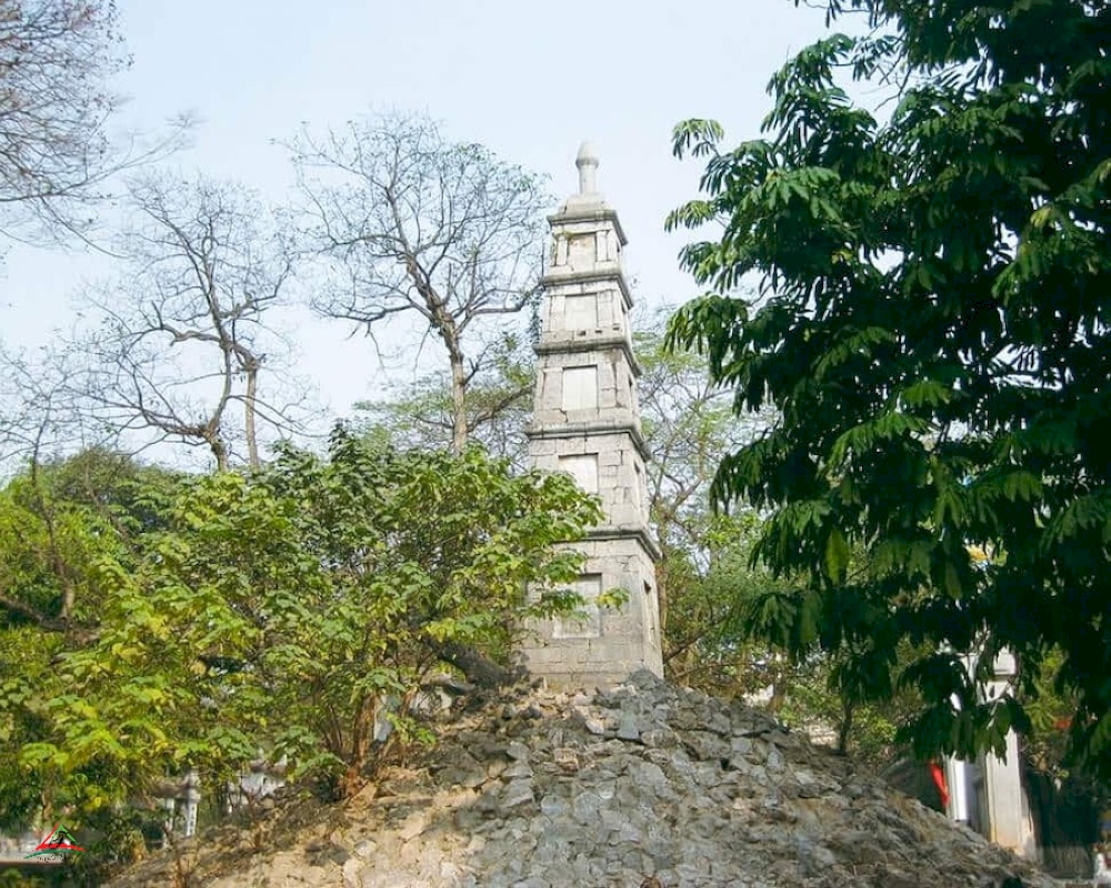Pen Tower is located outside the entrance to Ngoc Son Temple